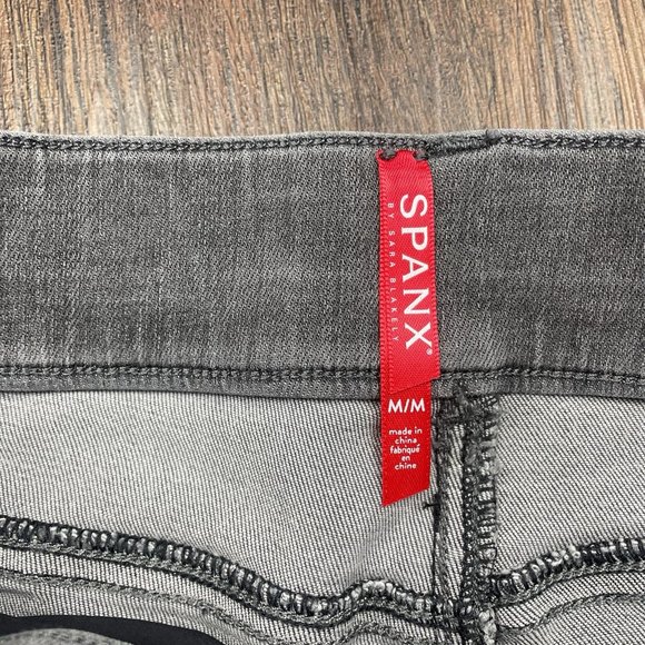 SPANX Vintage Distressed Denim Skinny Ankle Jeans Women's Size Medium 20213R - Picture 5 of 11